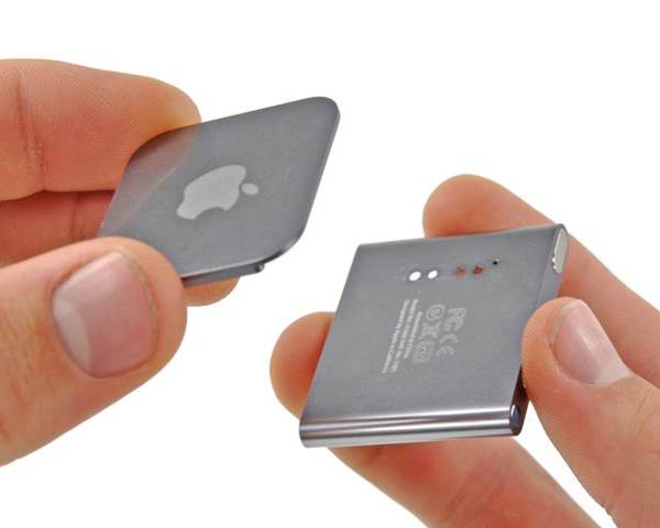 вынимаем клипсу iPod Nano 6g