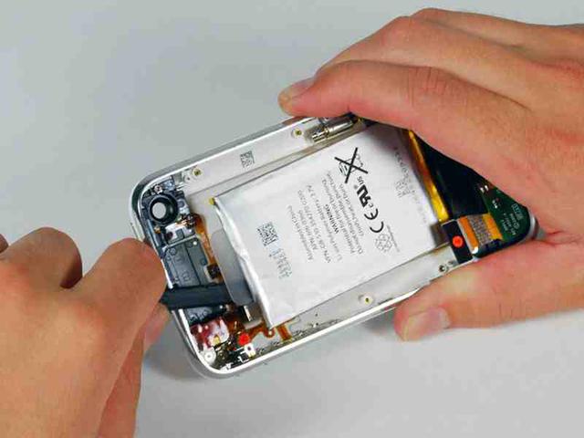 Как разобрать iPhone 3G (3Gs) – шаг 10