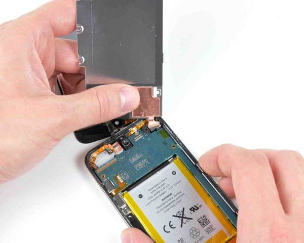 Как разобрать iPod Touch 4g – шаг 10.3